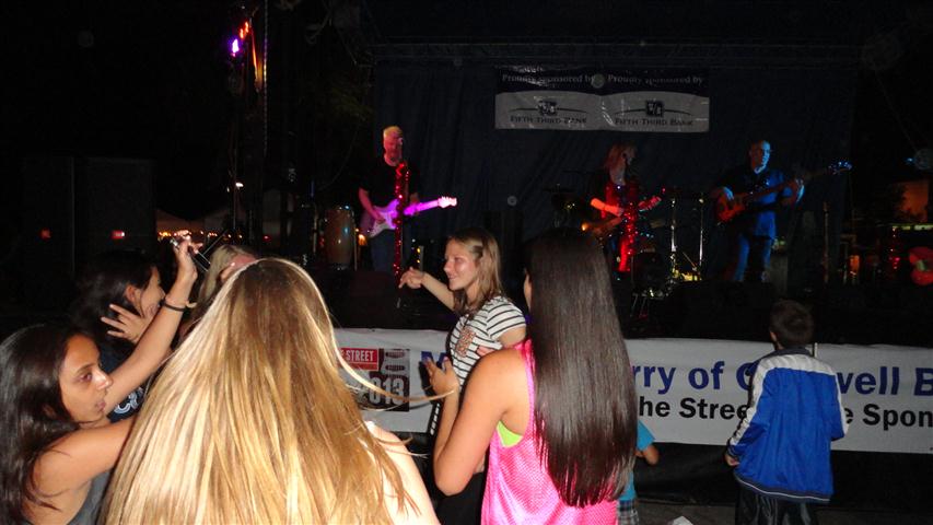 Clarendon Hills Dancin' in the Street